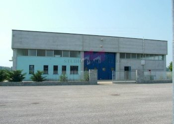 Foto 1 - Capannone via  Fermi Z.A., Quingentole - foto 1