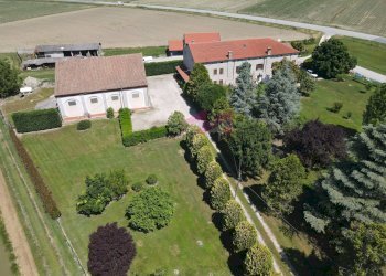 Foto 1 - Casa semi indipendente via Bugno
 
1752, Bergantino - foto 1