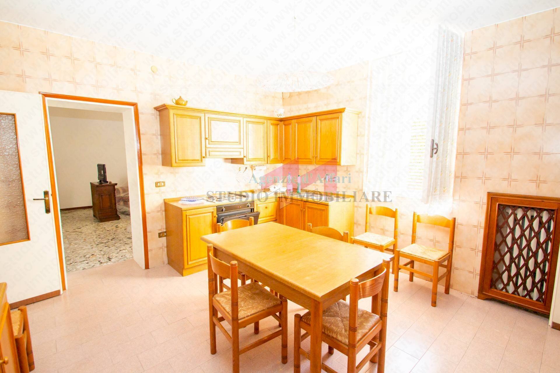 Foto 2 - Casa semi indipendente Piazza XX Settembre
 
13, Melara - foto 2