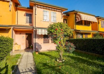 Foto 1 - Villa a Schiera Via Chiosso
 
49, Bergantino - foto 1