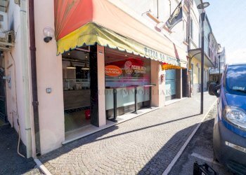 Foto 1 - Negozio via Vittorio Emanuele II
66, Bergantino - foto 1