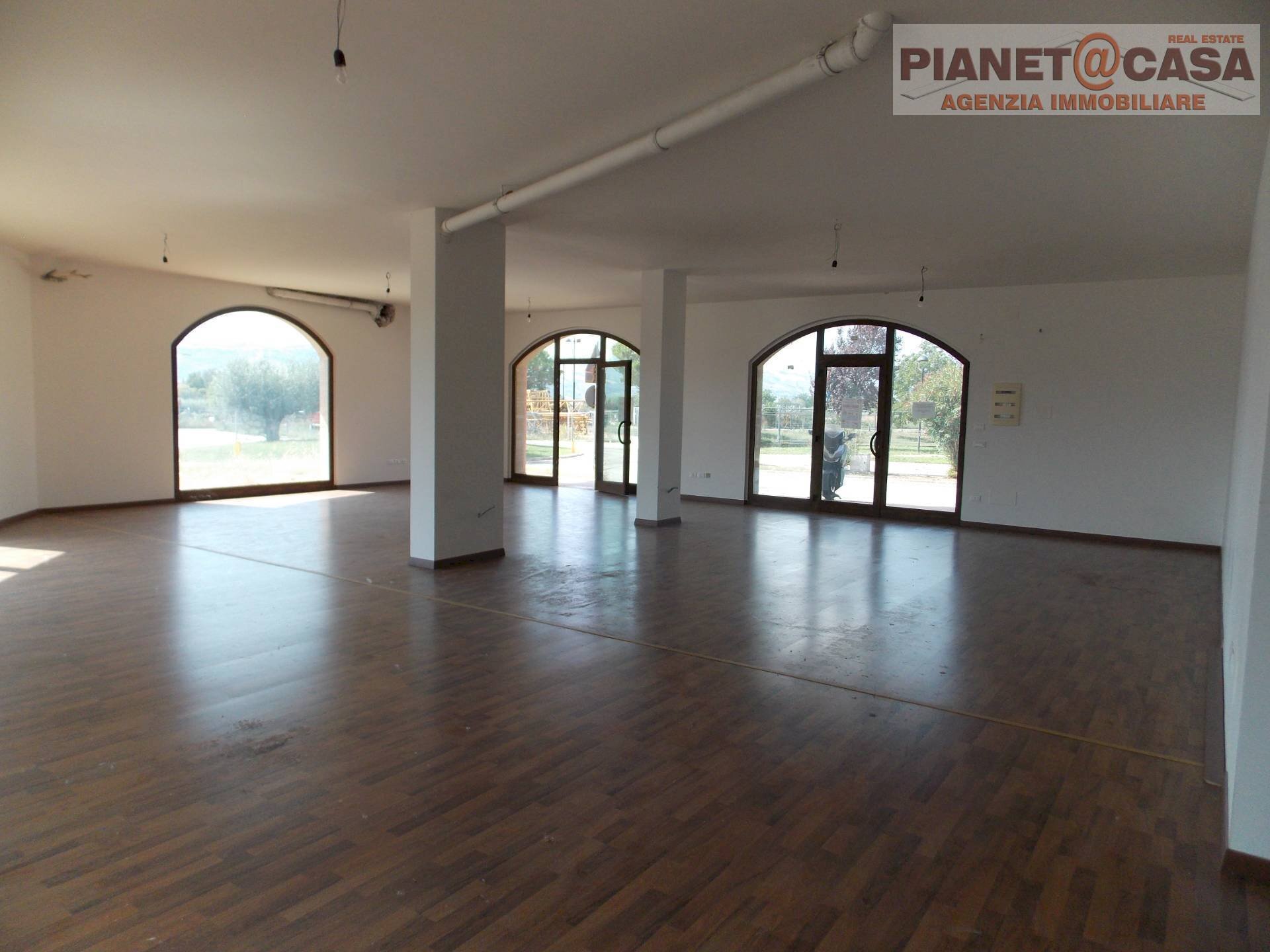 Foto 3 - Locale Commerciale Via Giorgio Le Pira, Monsampolo del Tronto - foto 3