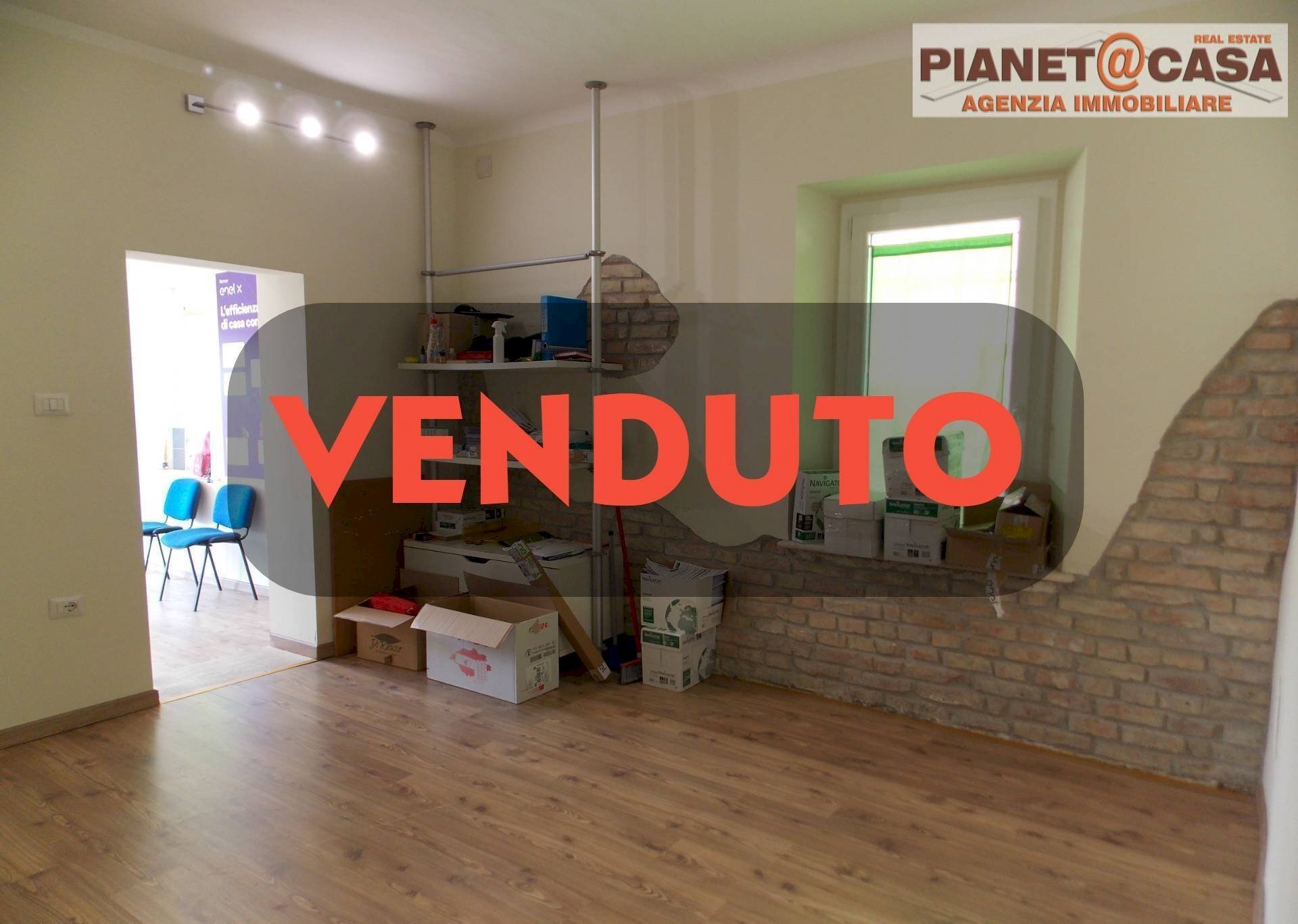 Foto 1 - Commercial Premises Piazza Kennedy, Spinetoli - photo 1