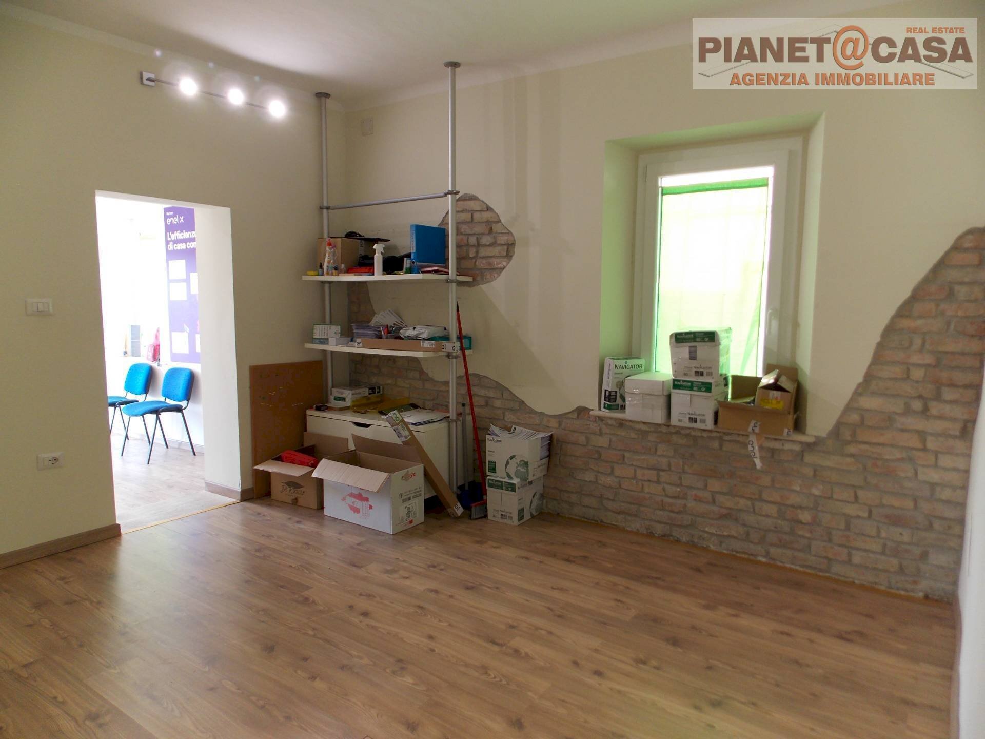 Foto 2 - Commercial Premises Piazza Kennedy, Spinetoli - photo 2