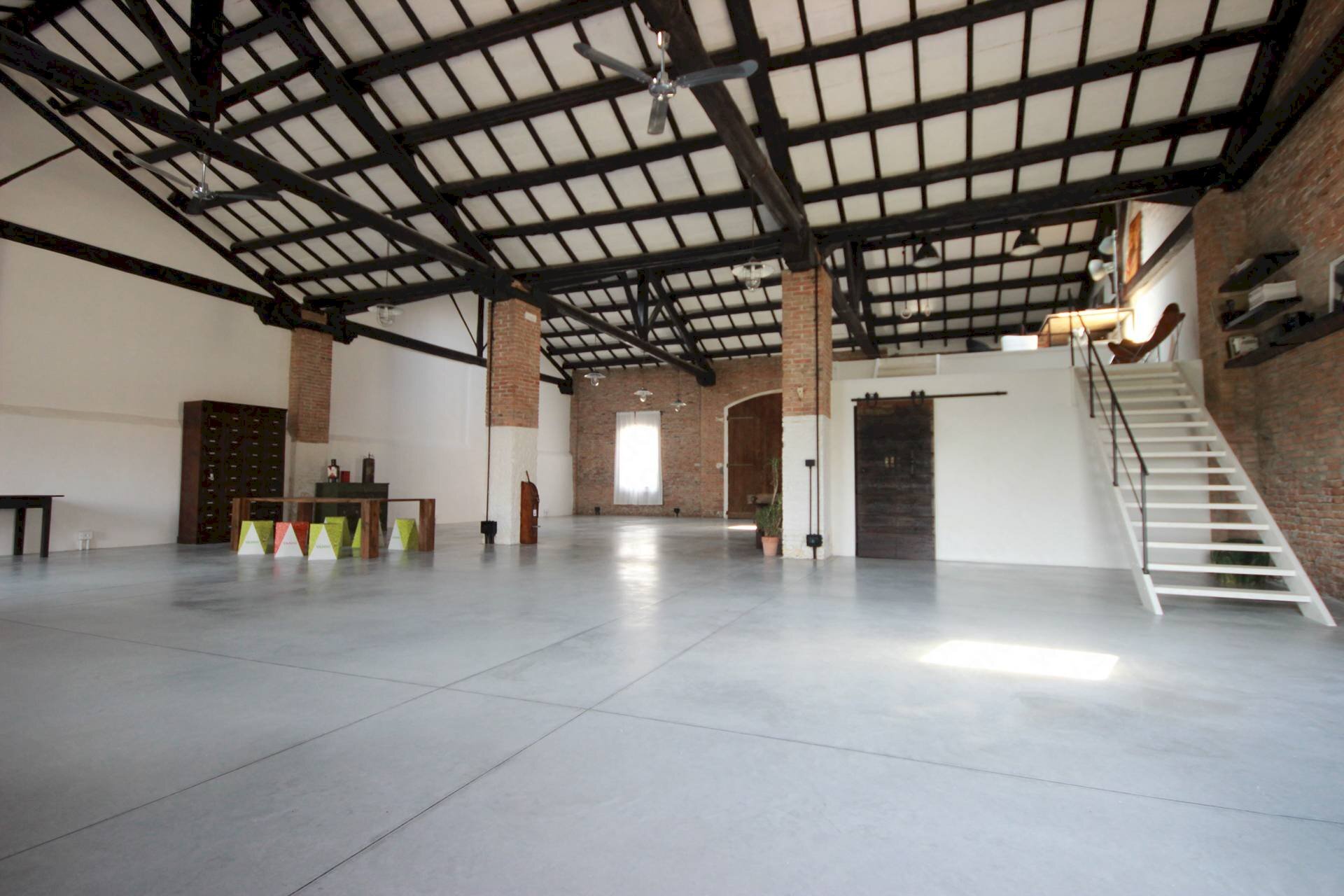 Foto 3 - Locale Commerciale Via Ferrari
 
2, Castelmassa - foto 3