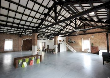 Foto 1 - Locale Commerciale Via Ferrari
 
2, Castelmassa - foto 1