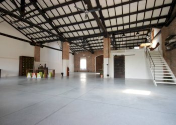 Foto 3 - Locale Commerciale Via Ferrari
 
2, Castelmassa - foto 3