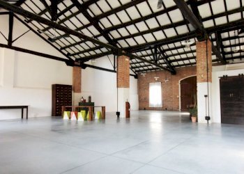 Foto 4 - Locale Commerciale Via Ferrari
 
2, Castelmassa - foto 4