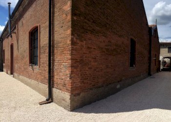 Foto 10 - Locale Commerciale Via Ferrari
 
2, Castelmassa - foto 10