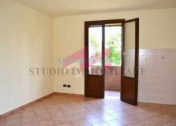 Foto 2 - Trilocale Via C. Dalla Chiesa
 
1, Castelmassa - foto 2