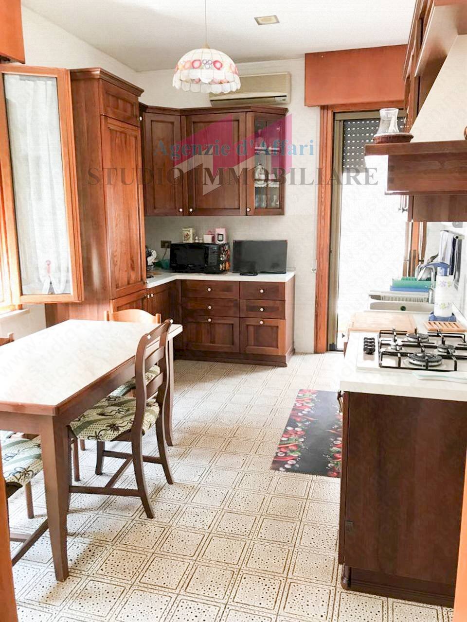 Foto 2 - Casa indipendente Via XXV aprile
 
26, Castelnovo Bariano - foto 2