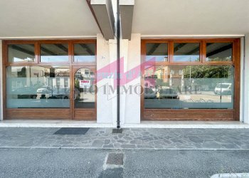 Foto 1 - Negozio Via Da Vinci, Castelmassa - foto 1