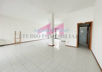 Foto 3 - Negozio Viale Virgilio
 
6, Borgocarbonara - foto 3