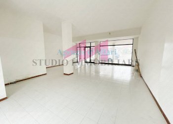 Foto 4 - Negozio Viale Virgilio
 
6, Borgocarbonara - foto 4