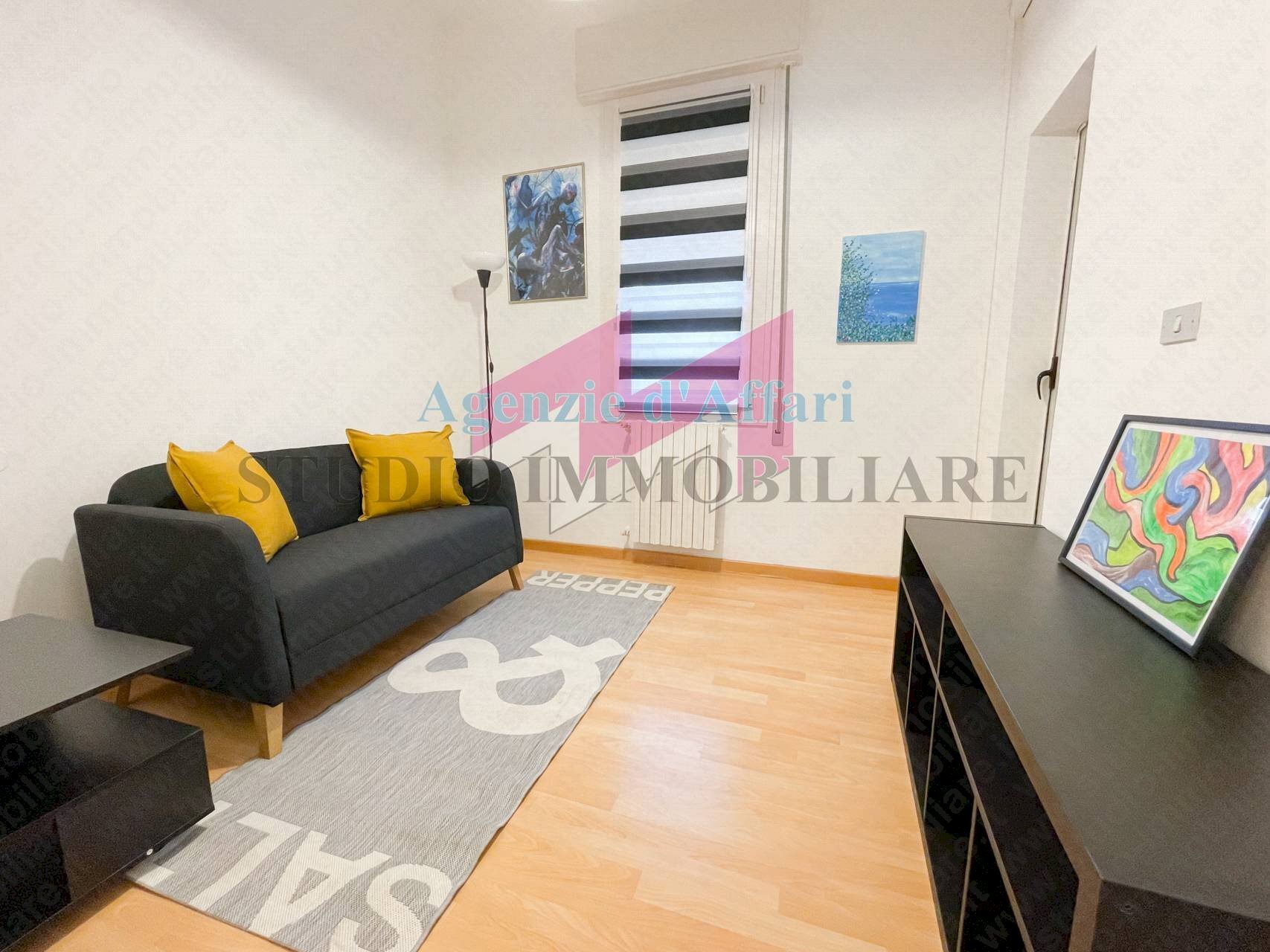 Foto 2 - Casa semi indipendente Piazza Municipale
 
14, Castelnovo Bariano - foto 2