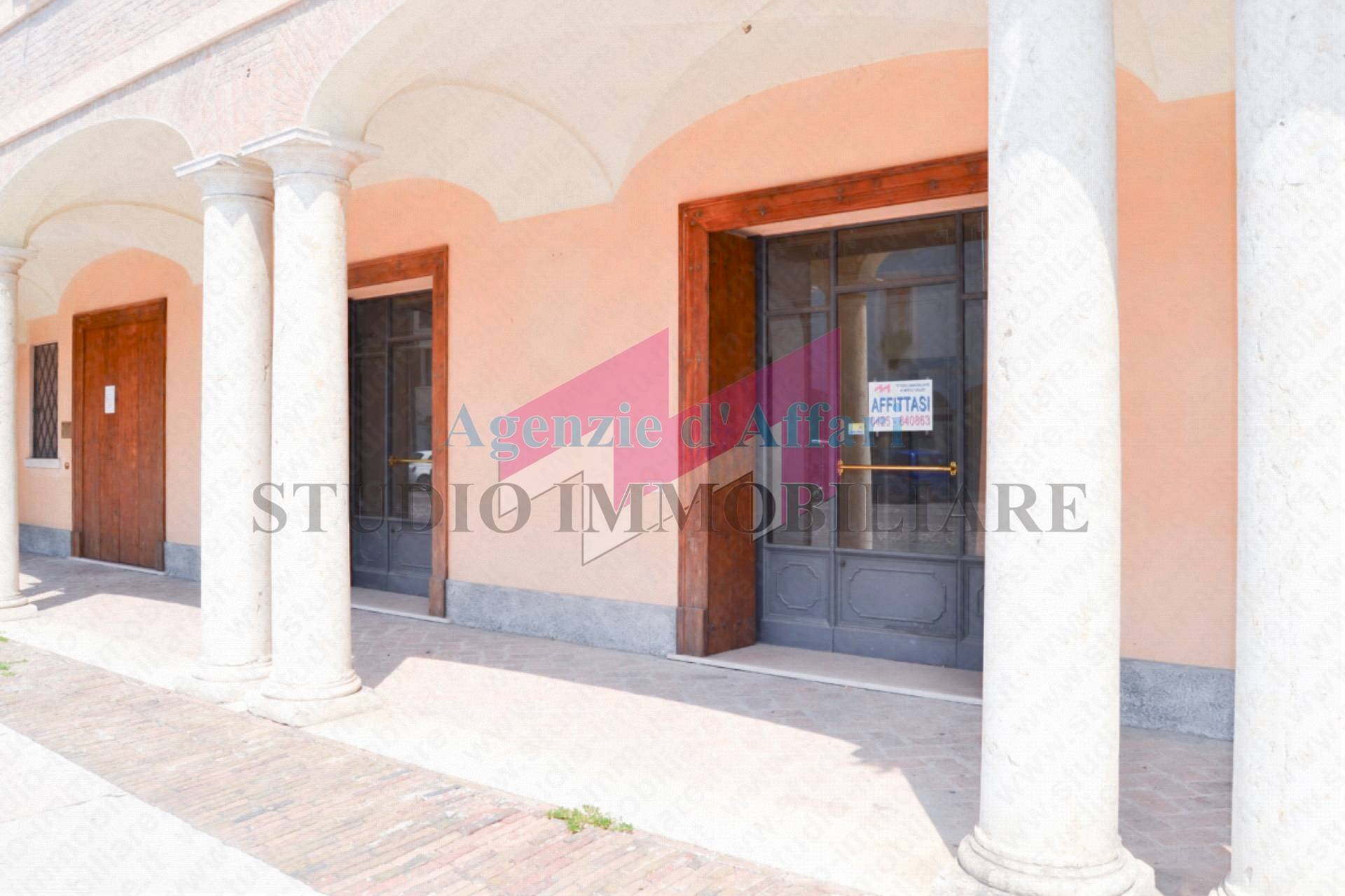 Foto 1 - Locale Commerciale Piazza Libertà
 
43, Castelmassa - foto 1