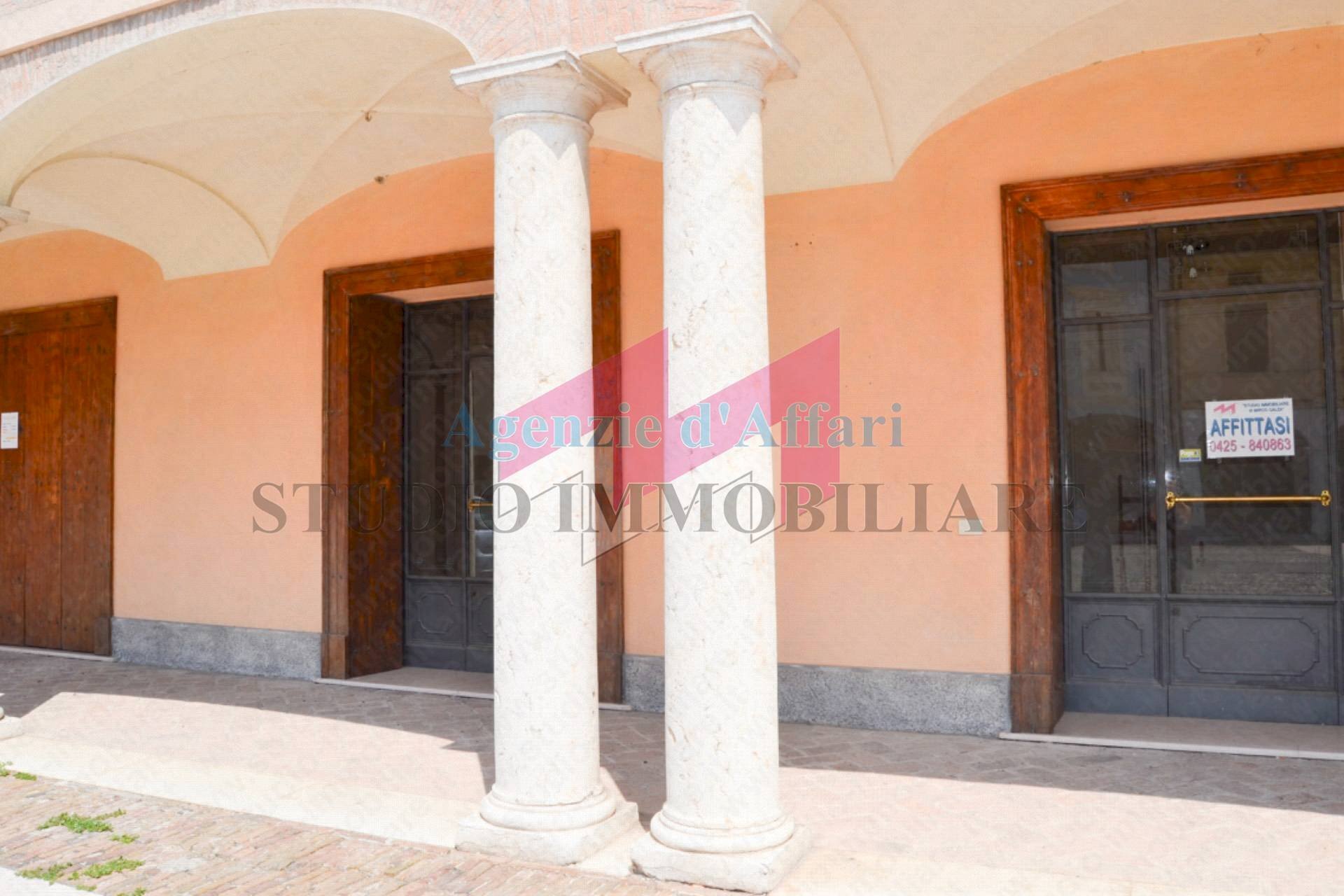 Foto 2 - Locale Commerciale Piazza Libertà
 
43, Castelmassa - foto 2