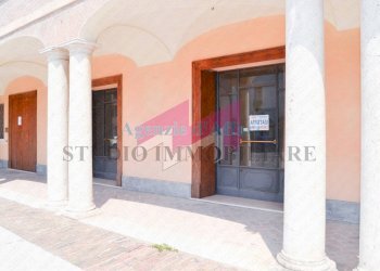 Foto 1 - Locale Commerciale Piazza Libertà
 
43, Castelmassa - foto 1