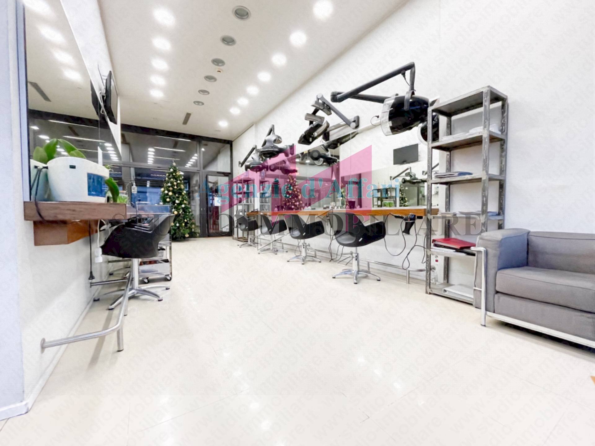 Foto 1 - Shop Via delle Province
 
16, Castelnovo Bariano - photo 1