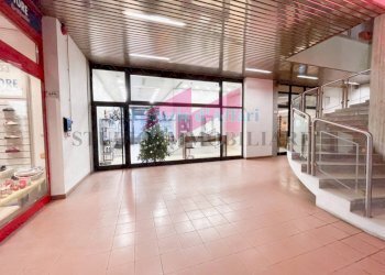 Foto 9 - Shop Via delle Province
 
16, Castelnovo Bariano - photo 9