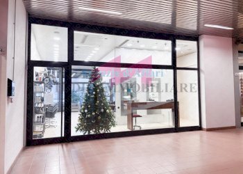 Foto 10 - Shop Via delle Province
 
16, Castelnovo Bariano - photo 10