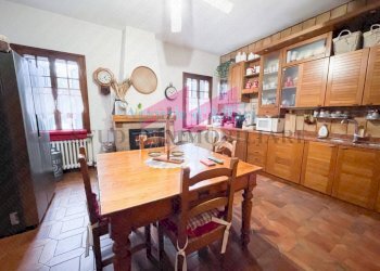 Foto 2 - Casa indipendente Piazza Municipale
 
708, Castelnovo Bariano - foto 2