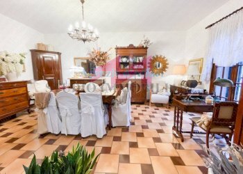 Foto 3 - Casa indipendente Piazza Municipale
 
708, Castelnovo Bariano - foto 3