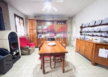 Foto 2 - Quadrilocale Piazza Municipale
 
708, Castelnovo Bariano - foto 2