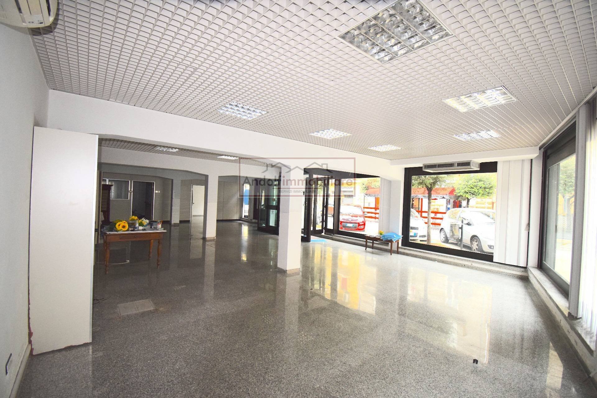 Foto 1 - Commercial Premises Via Della Libertà
 
3, Fondi - photo 1