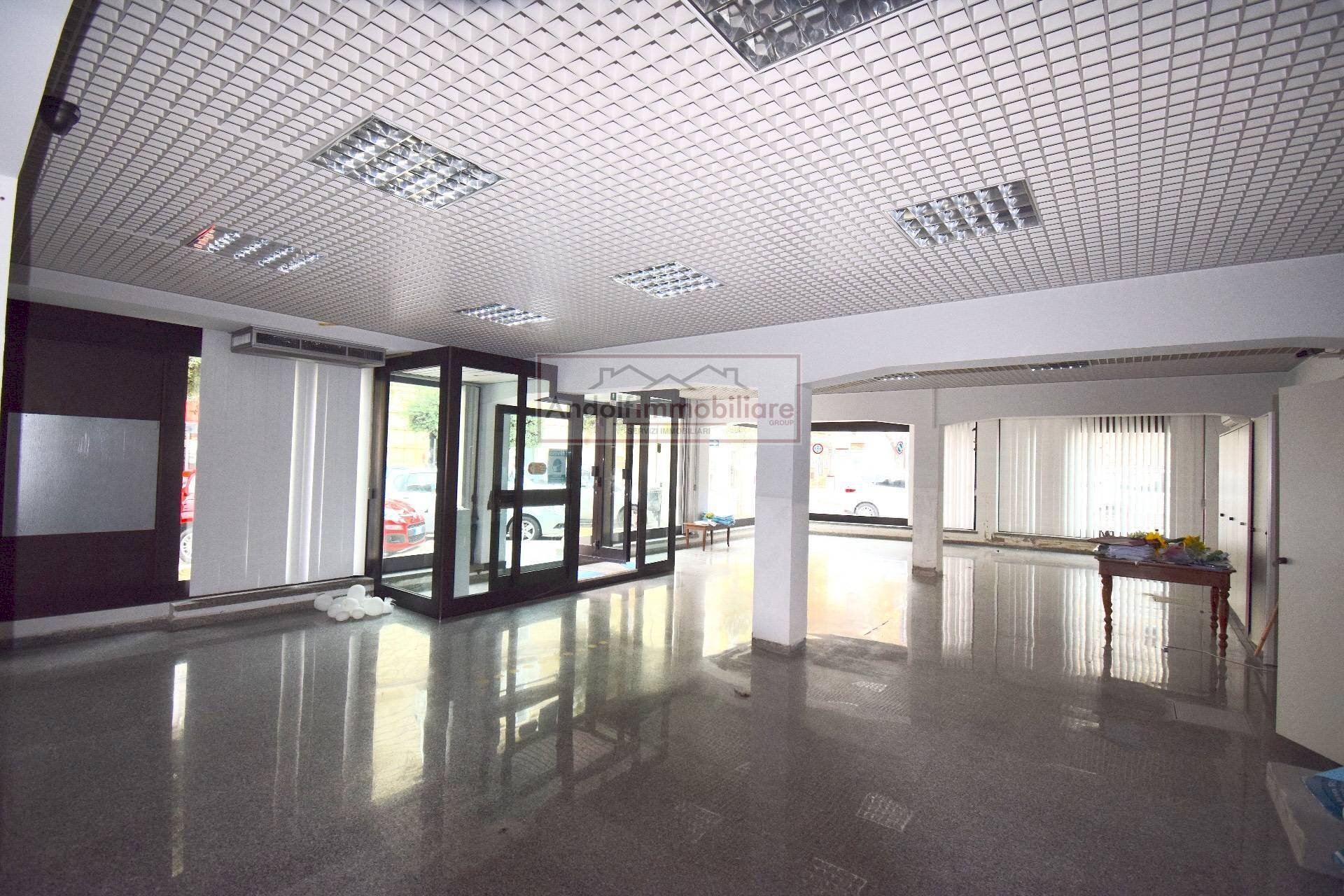 Foto 2 - Commercial Premises Via Della Libertà
 
3, Fondi - photo 2