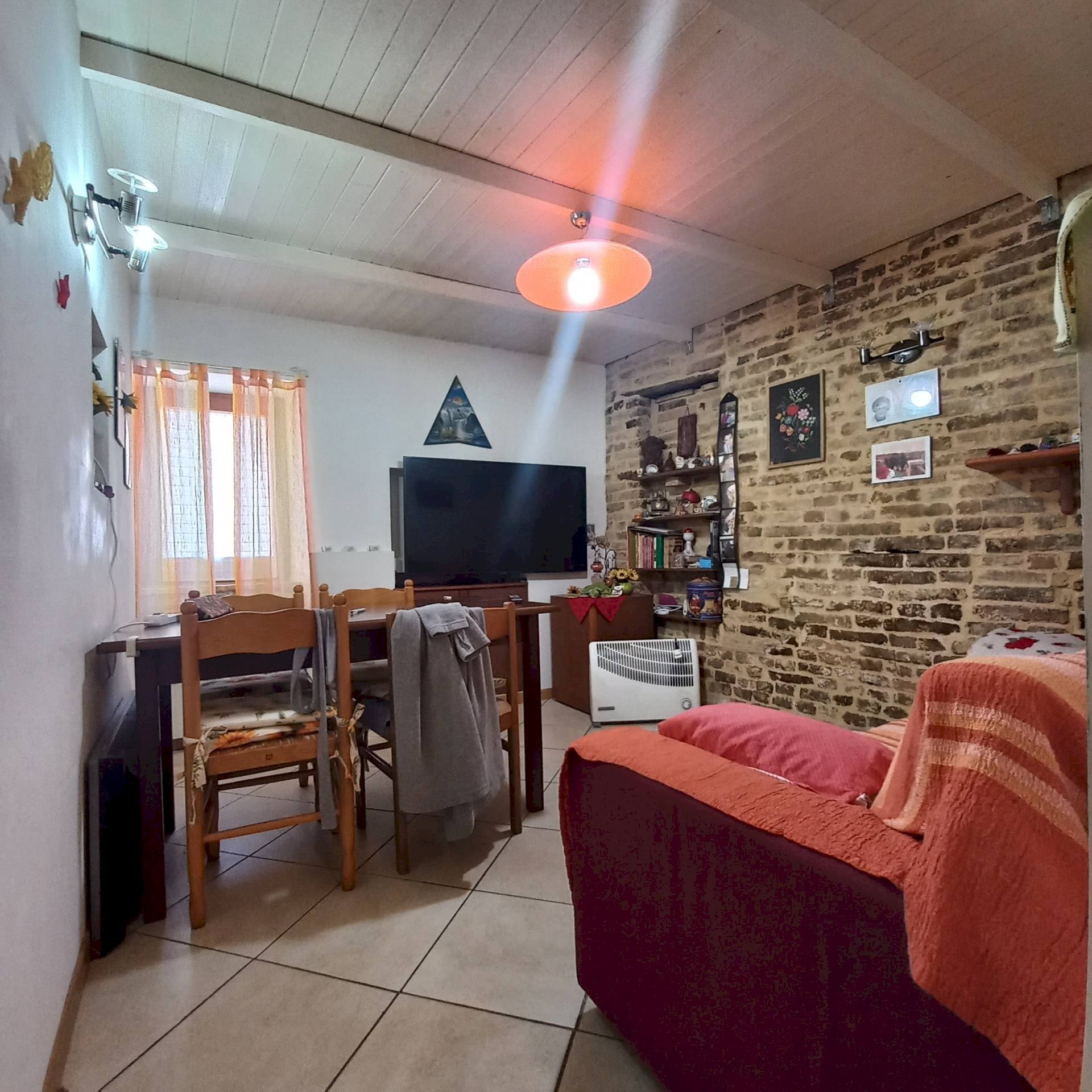 Foto 1 - Independent house solferino
 
15, Montegiorgio - photo 1