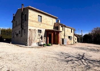 Foto 1 - Commercial Activity c.da Montefiore
 
89, Recanati - photo 1