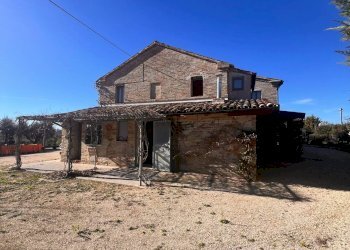 Foto 2 - Commercial Activity c.da Montefiore
 
89, Recanati - photo 2