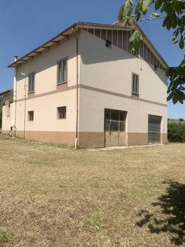 Foto 2 - Casa indipendente C.da Poggio
 
32, Santa Vittoria in Matenano - foto 2