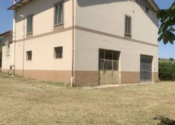 Foto 2 - Casa indipendente C.da Poggio
 
32, Santa Vittoria in Matenano - foto 2