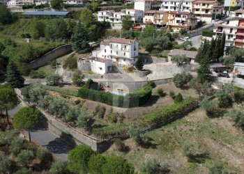 Foto 2 - Villa VIALE VIRGILIO
 
9, Mendicino - photo 2