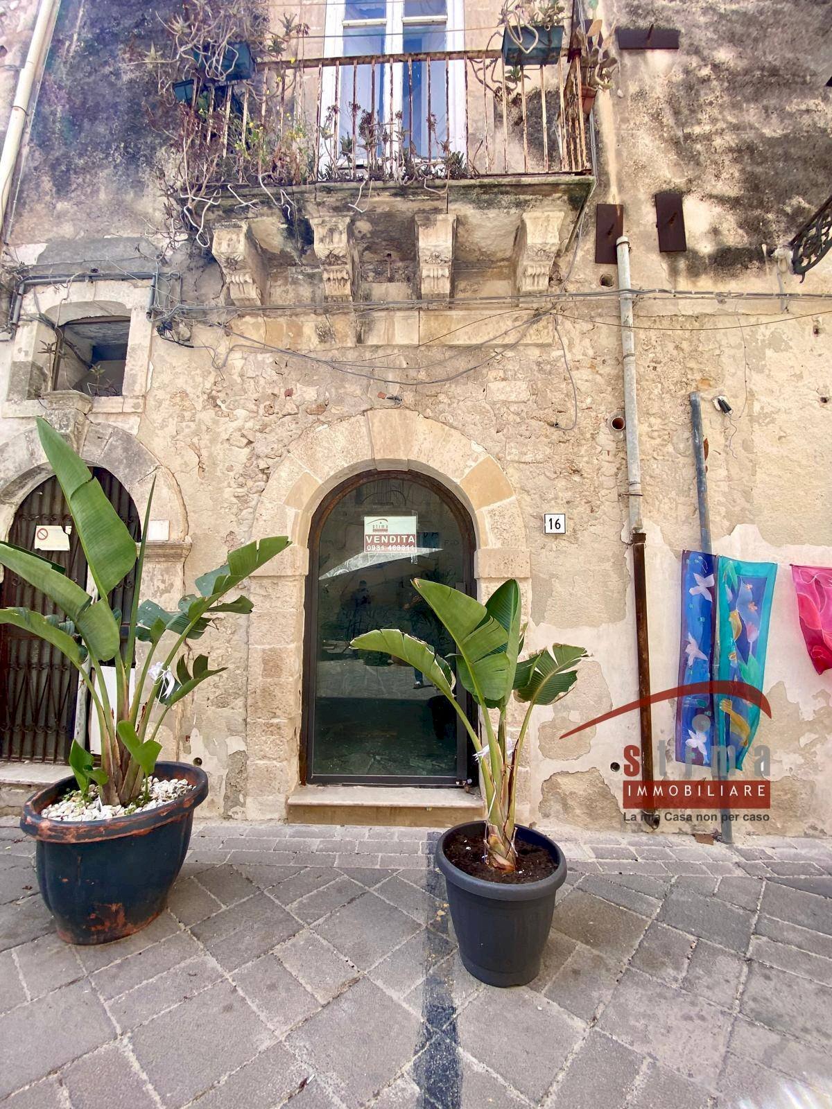 Foto 1 - Commercial Premises via della giudecca
 
53, Siracusa - photo 1