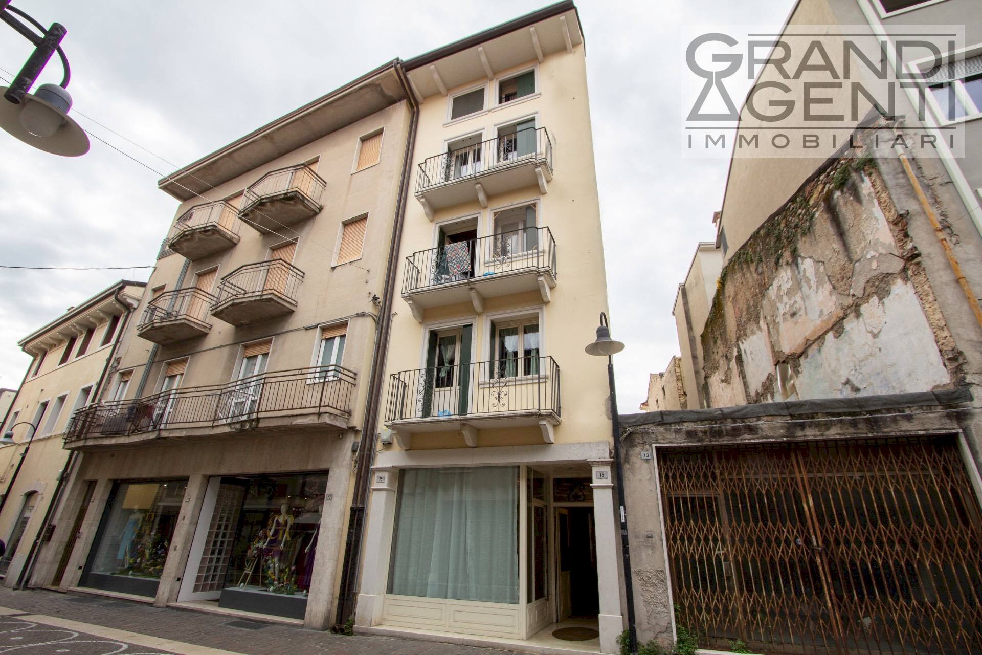 Foto 1 - Stabile - Palazzo Via mazzini
 
75, Bussolengo - foto 1