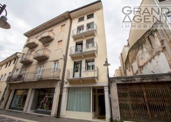 Foto 1 - Stable - Palace Via mazzini
 
75, Bussolengo - photo 1