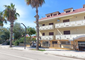 Foto 24 - Locale Commerciale LUNGOMARE EUROPA
 
62, Martinsicuro - foto 23