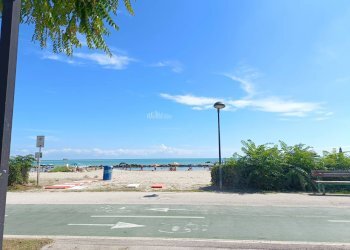 Foto 26 - Locale Commerciale LUNGOMARE EUROPA
 
62, Martinsicuro - foto 25