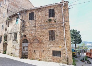 Foto 1 - Casa indipendente piazza fiume
 
6, Montefiore dell'Aso - foto 1