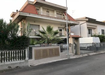 Foto 1 - Stabile - Palazzo via vespucci
 
25, Martinsicuro - foto 1