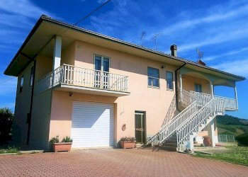 Foto 1 - Casa indipendente Contrada di là di Menocchia, 63063 Carassai AP
 
40, Carassai - foto 1