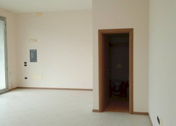 Foto 3 - Negozio via Bosnia
 
4, San Mauro Pascoli - foto 3