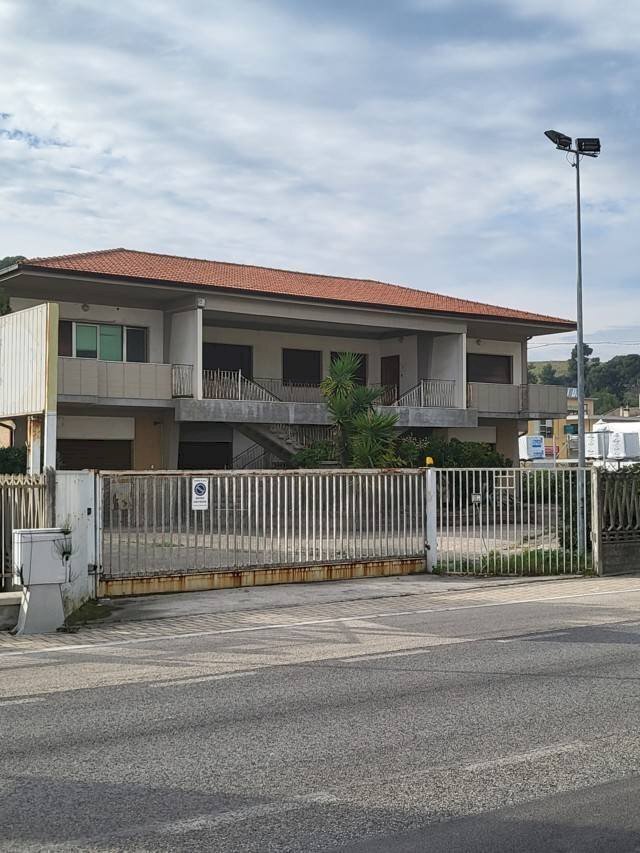 Foto 1 - Capannone Strada statale 16, Silvi - foto 1