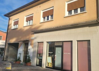 Foto 4 - Attività Commerciale VIA DANTE ALIGHIERI, Staranzano - foto 4