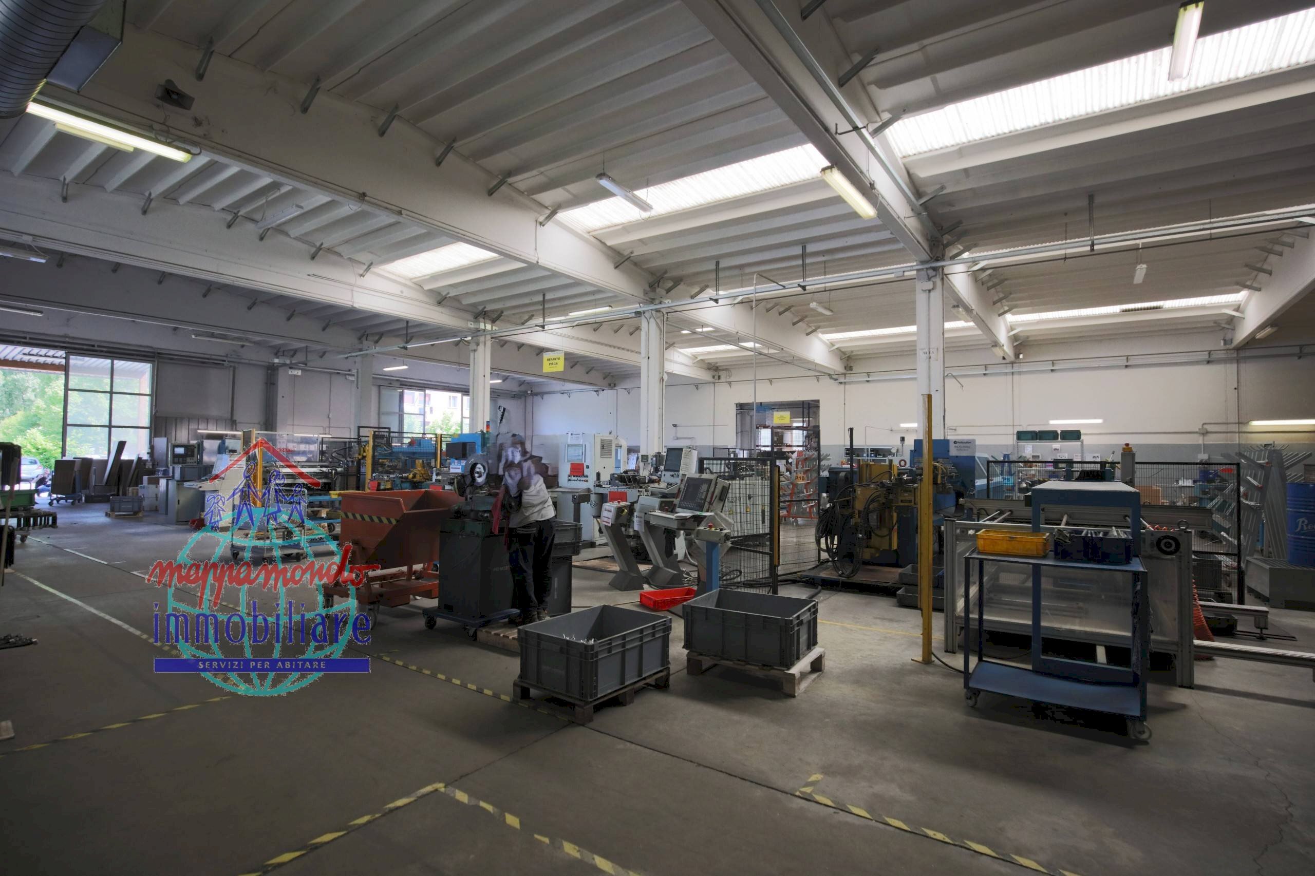 Foto 3 - Capannone VIA FARINI
 
15, Cento - foto 3