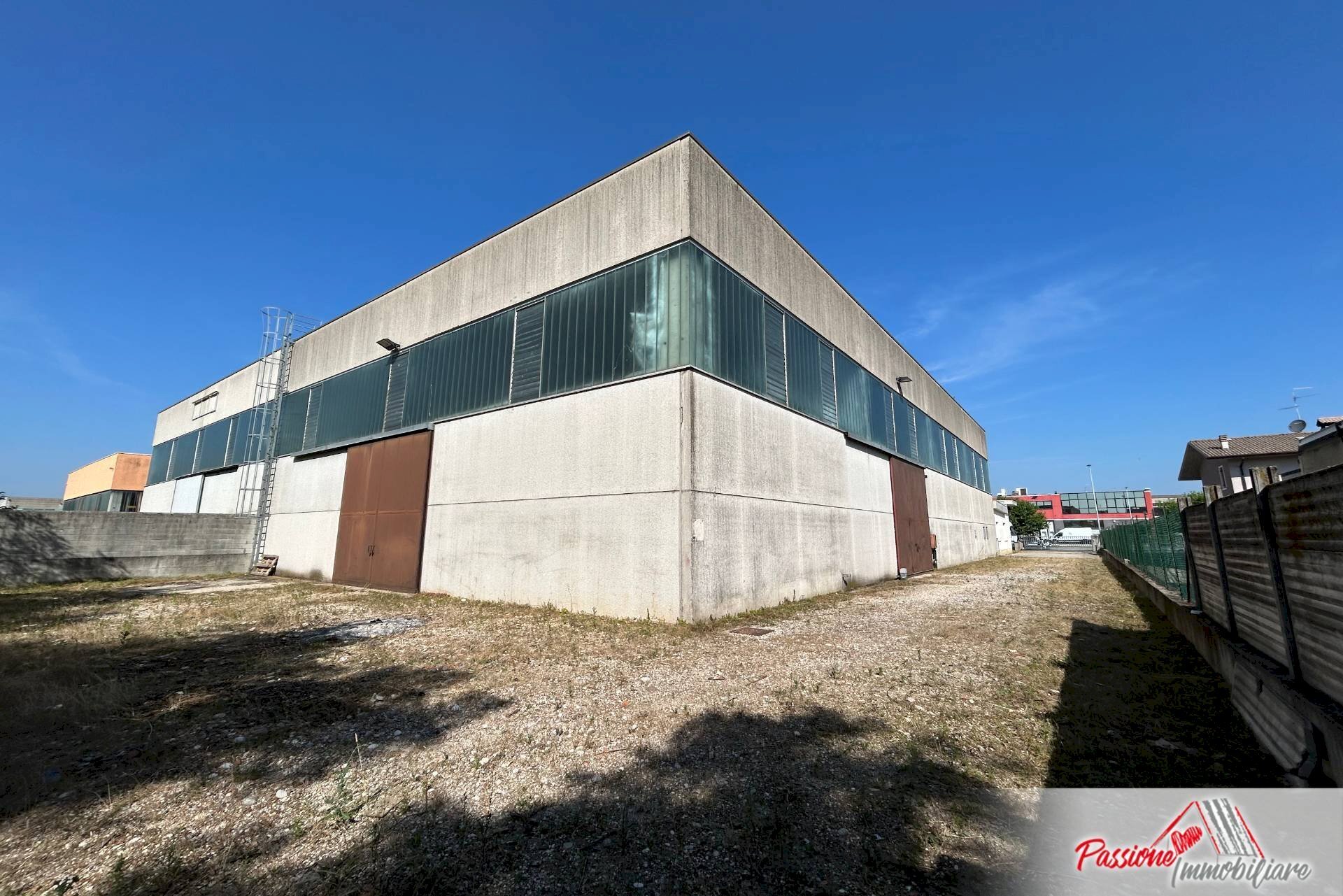 Foto 2 - Locale Commerciale via Staffali
 
38, Villafranca di Verona - foto 2