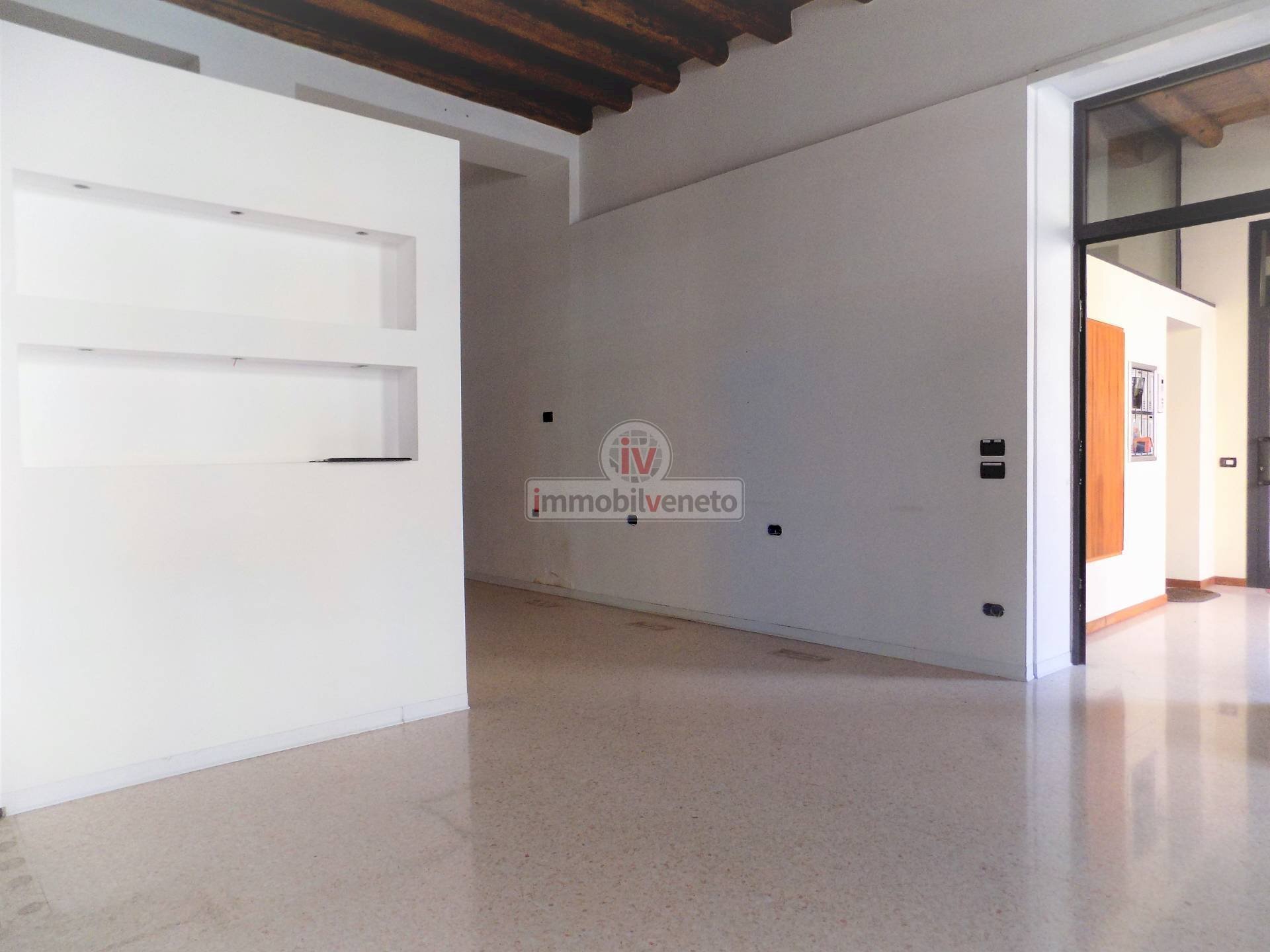 Foto 3 - Attività Commerciale VIA ROMA
 
52, Lonigo - foto 3